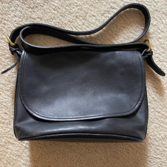 Coach Handbags - Vintage Coach 4150 Made in USA Fletcher Saddle Bucket Crossbody Bag Flap Black